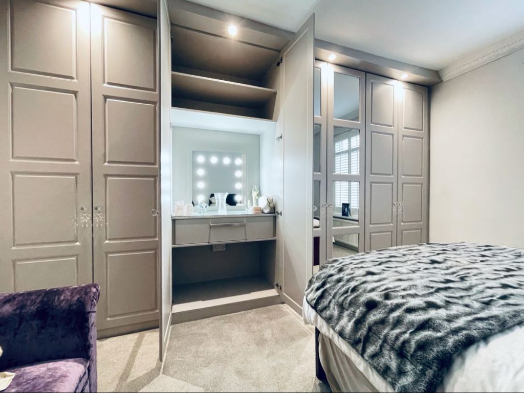 bedroom furniture wardrobe with dressing table